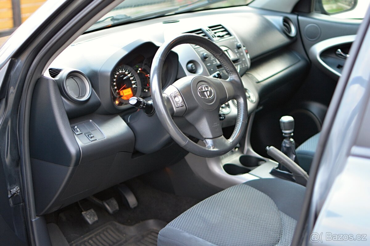 Toyota Rav4 2.2D 100kW, 4x4, SUV, Manual - 13