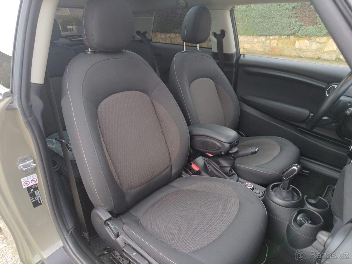 Mini Cooper – automat – panoramatická střecha - 13