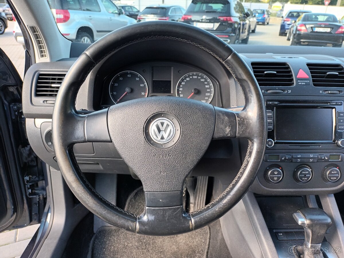 Volkswagen Golf 1,6 75kw,AUTOMAT,SERVISKA - 13