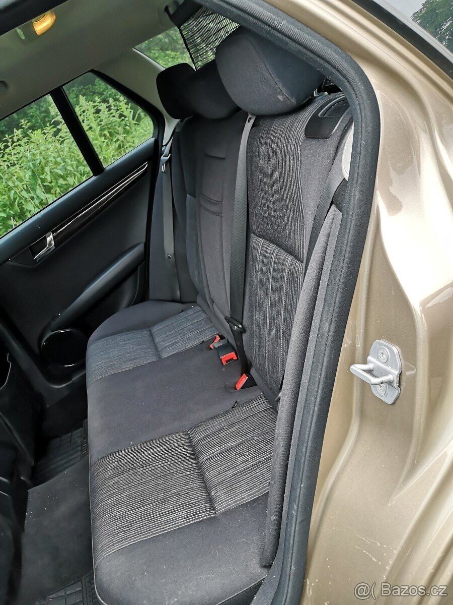 MERCEDES BENZ C 180 COMBI BENZÍN AUTOMAT NÍZKÉ KM - 13