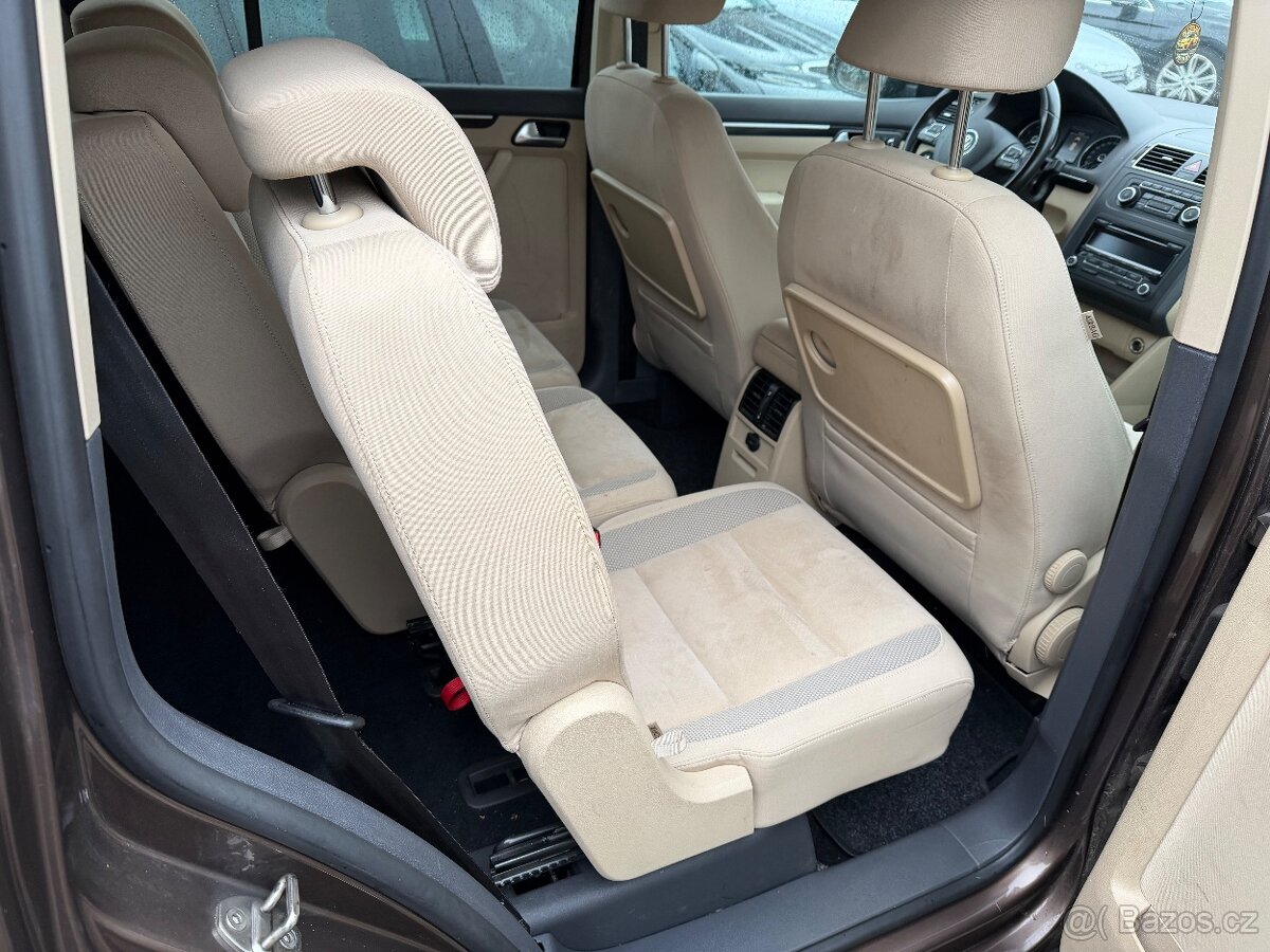 VW Touran 1.4TSi Highline (tažné-2011-rozvody) - 13