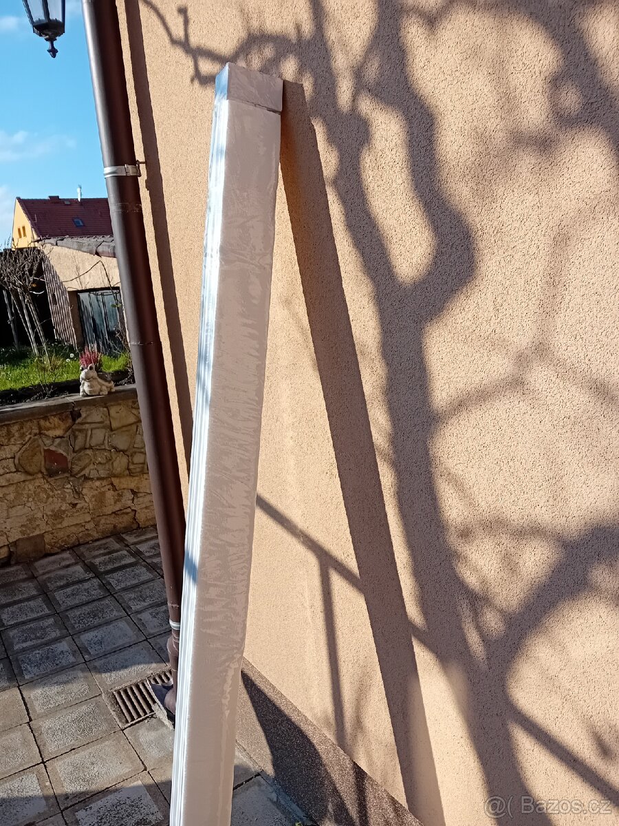 Bíle shrnovací dveře - 13