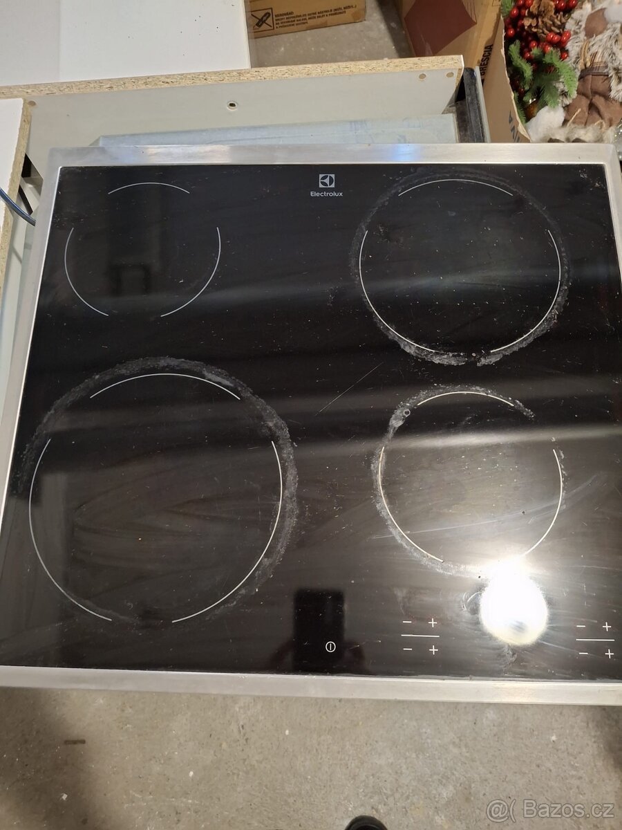 Kuchyňská linka se spotřebiči - 13