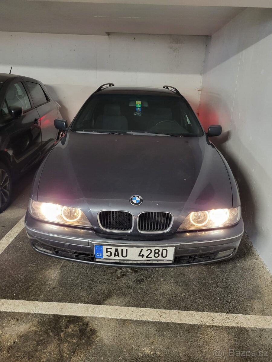 BMW E39 528i Touring - manuál - 13