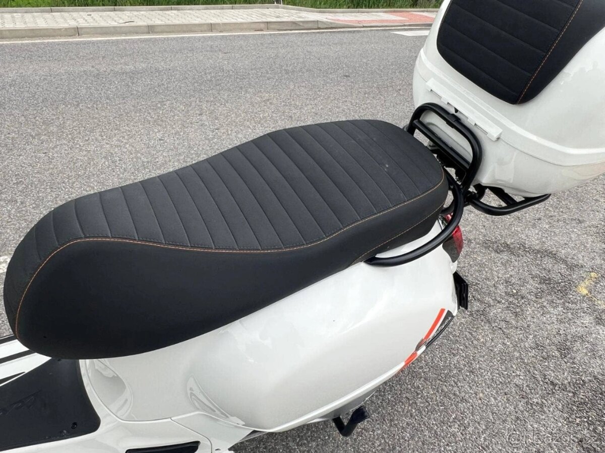 Vespa GTS 300 Super - 13