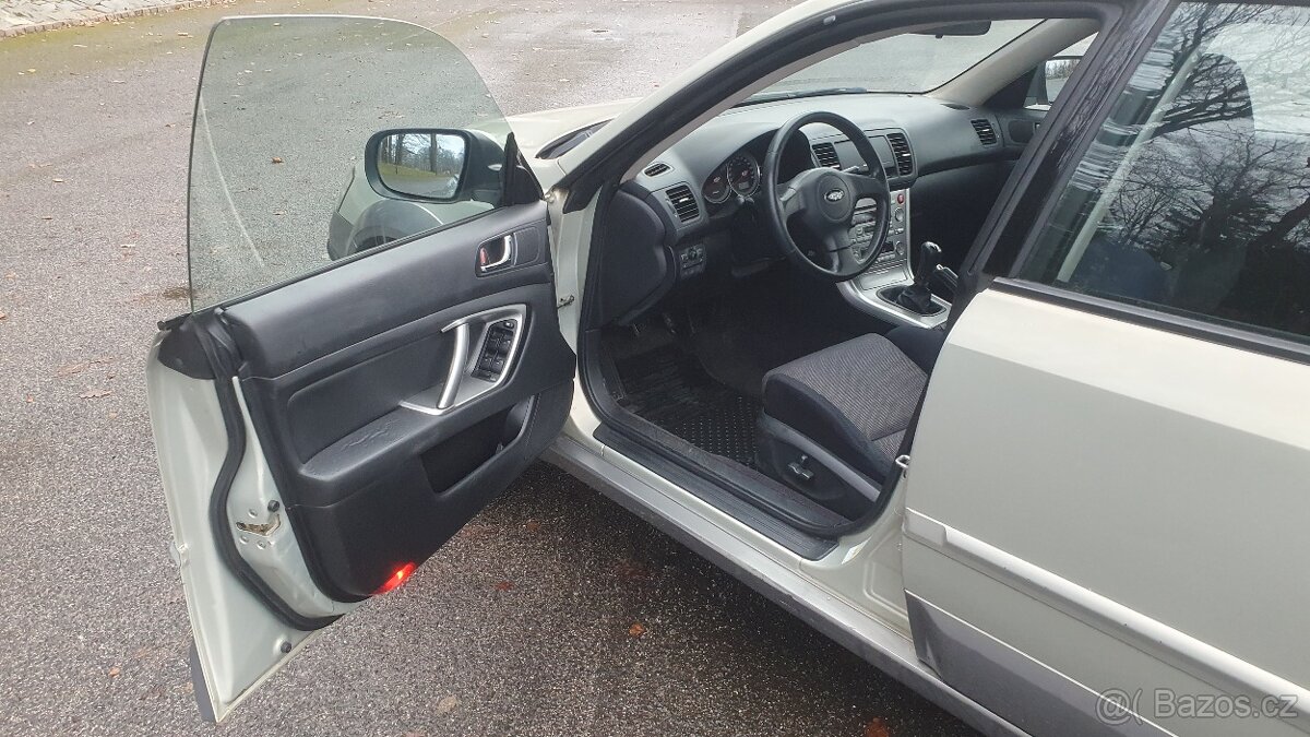 Prodám Subaru Outback r.v. 2004 najeto 270t km - 13