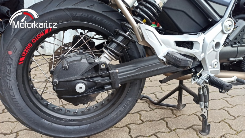 Moto Guzzi V85TT - 13