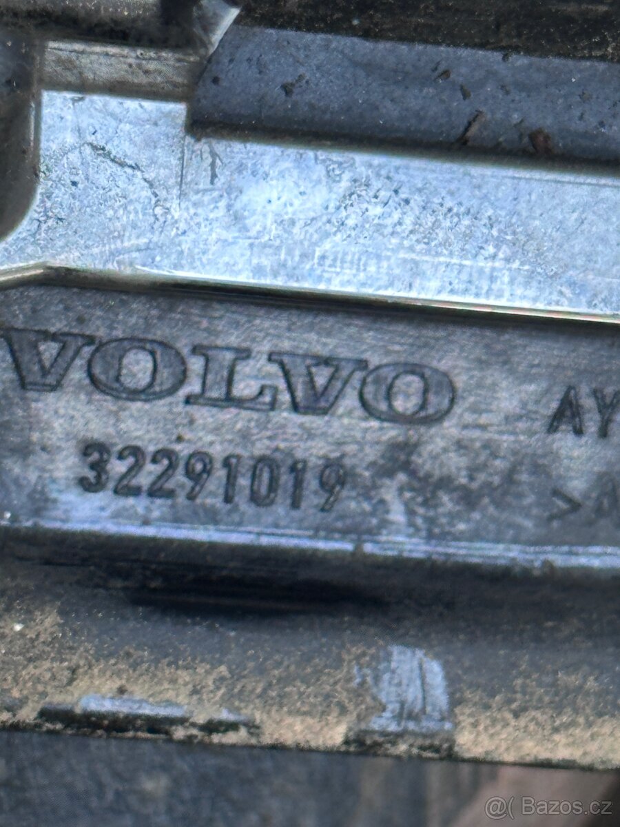 Volvo XC60 II maska - 13
