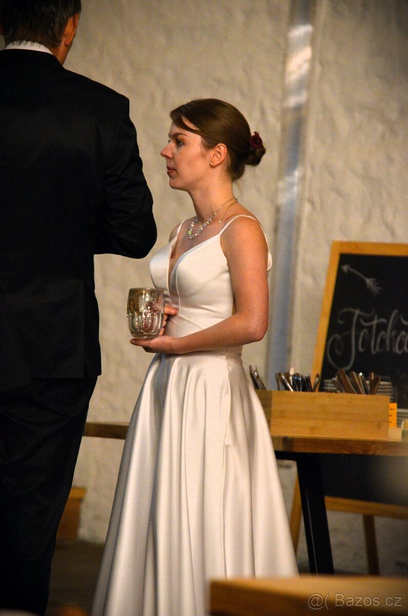 Svatební saténové šaty - 13