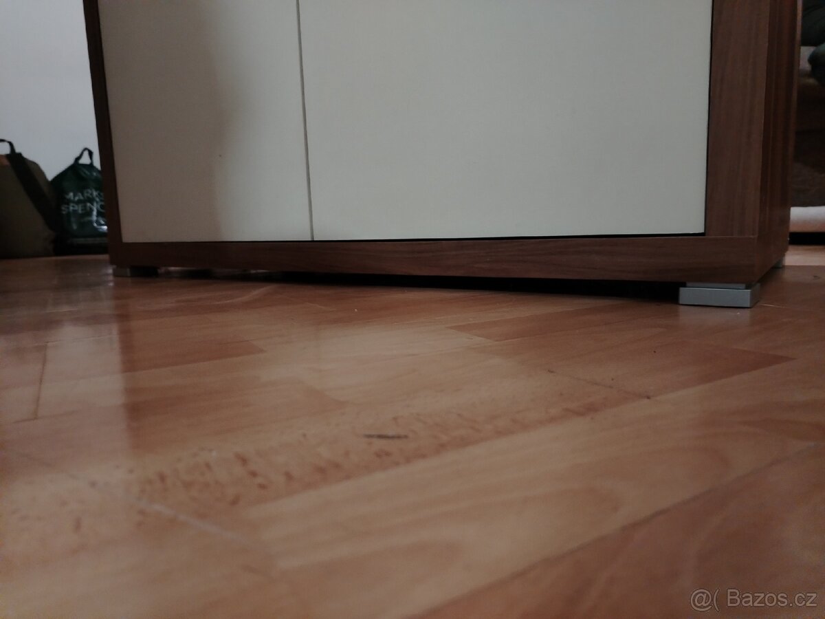 Komoda, skříňka - 13