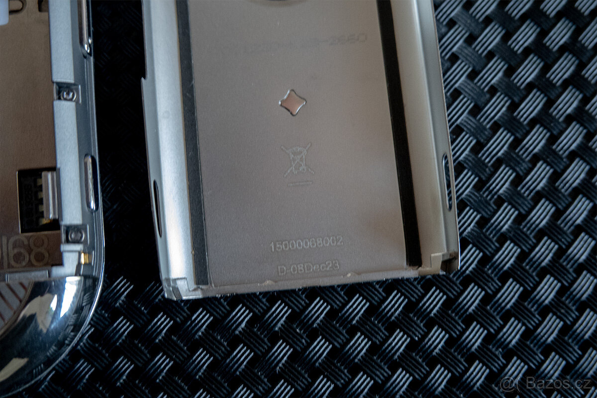 Motorola AURA - 13