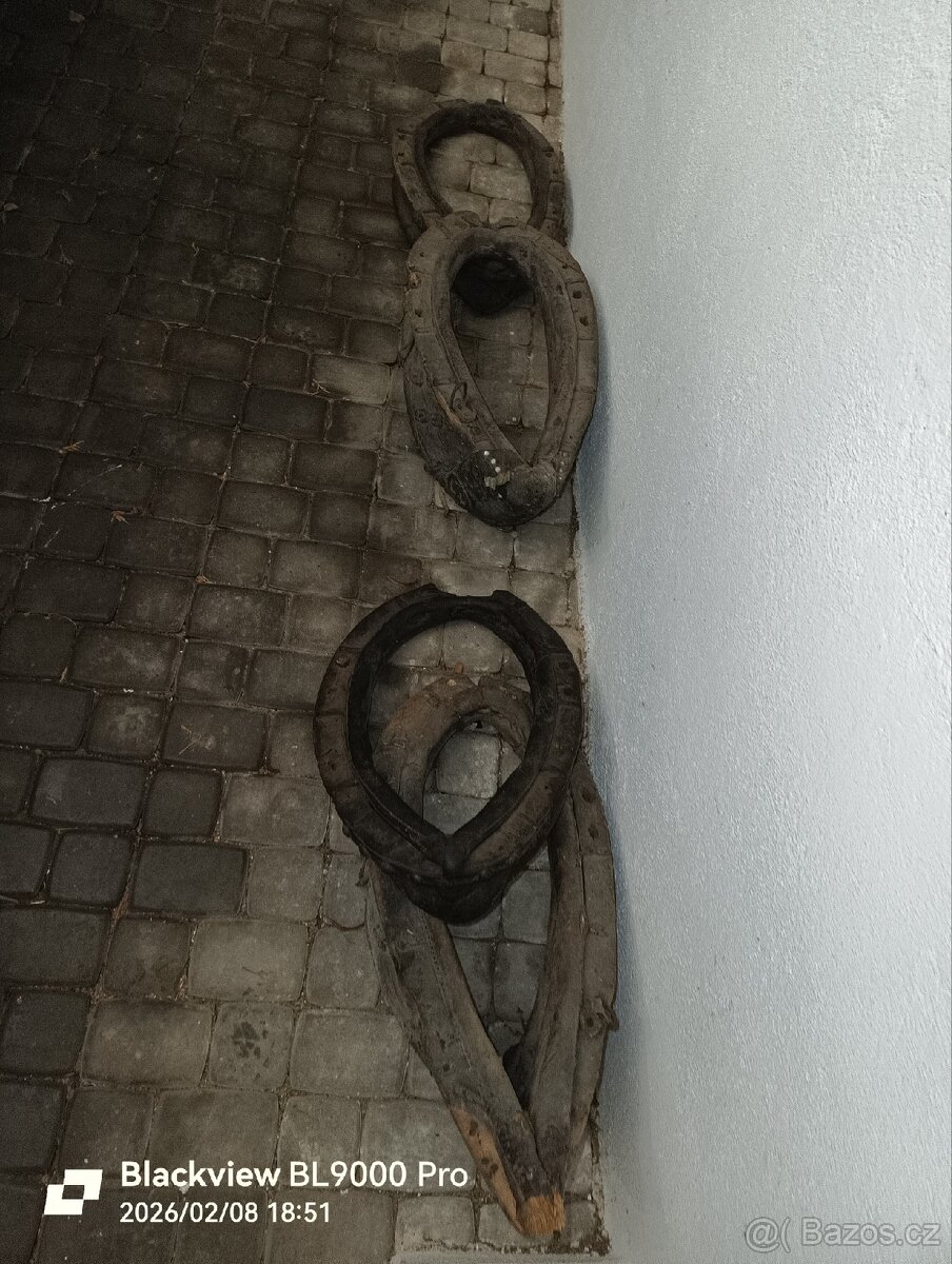 Prodám staré koňské chomouty – 4 ks. - 13