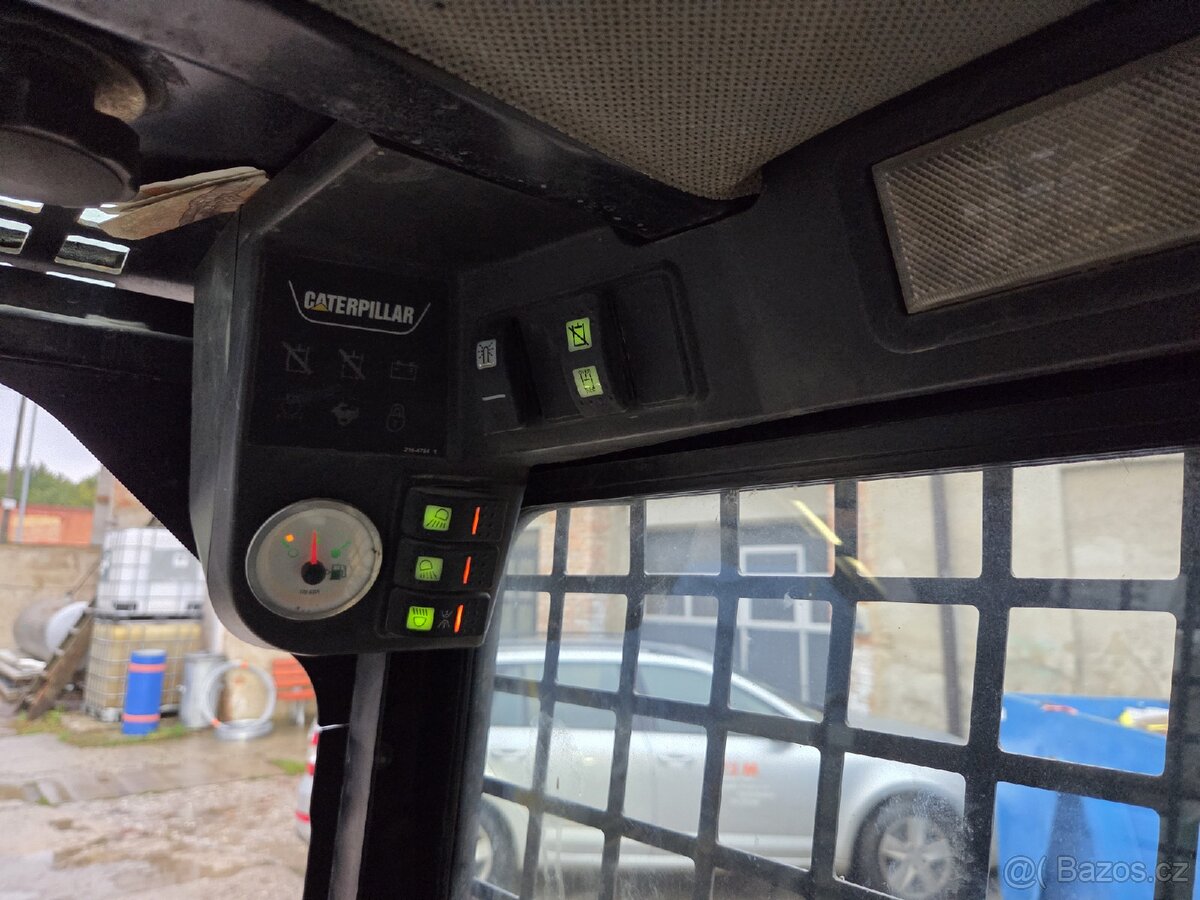 Caterpillar 257B pásový nakladač - 13