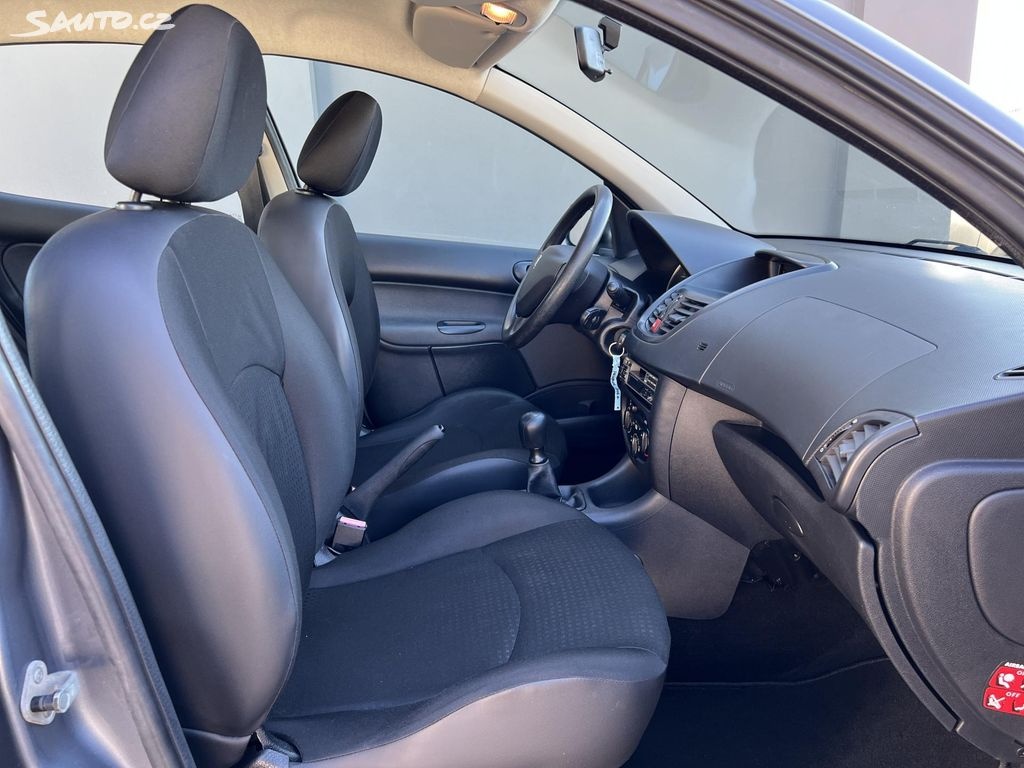 🚗 Peugeot 206 + 1.1i 44KW KLIMA KOUPENO V ČR - 13