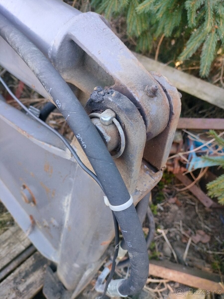 čelní nakladač BAAS - 13