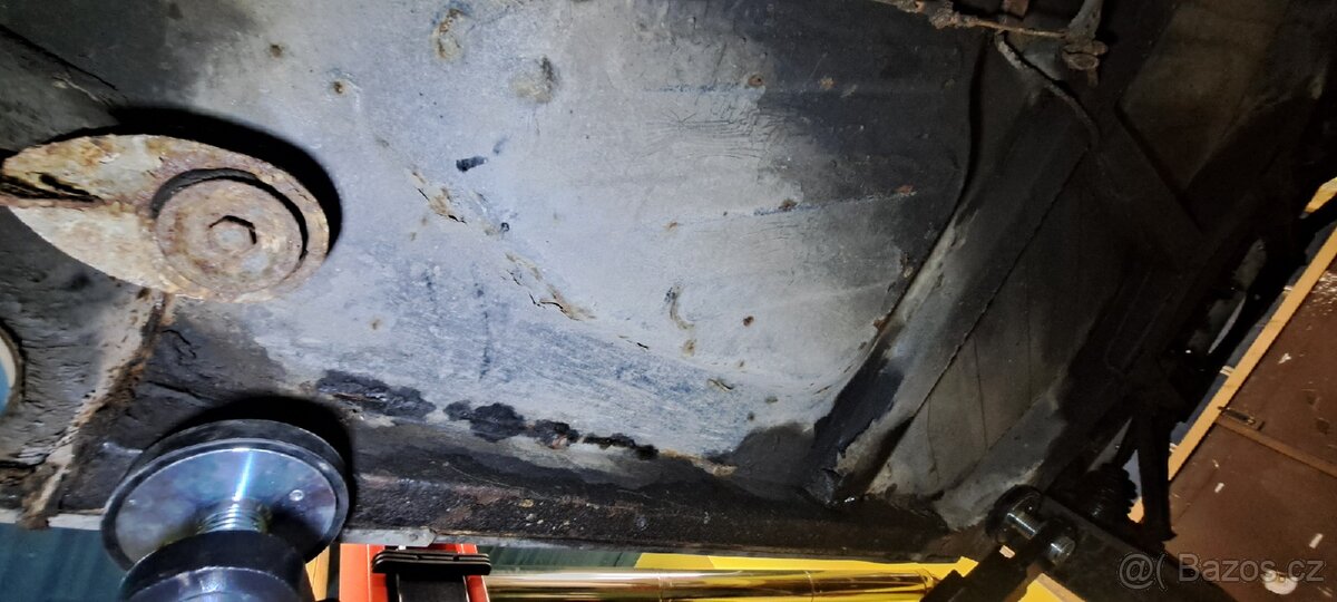 Prodám karoserii trabant 601 l - 13