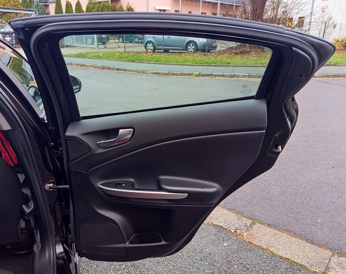 Alfa Romeo Giulietta 2.0 JTD 125 kW - rv 2012, nová TK 10/27 - 13