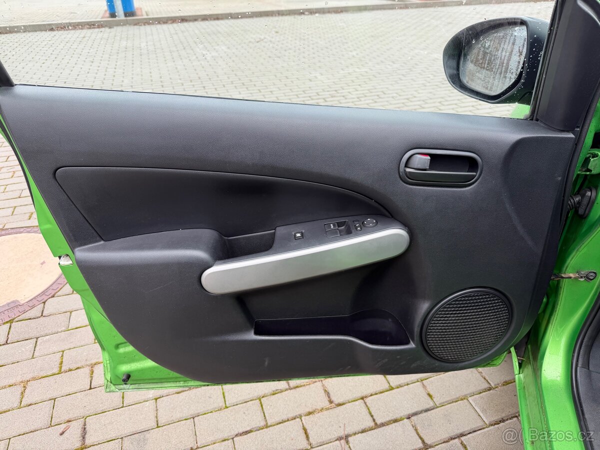 Prodám Mazda 2, 1.3i - 13