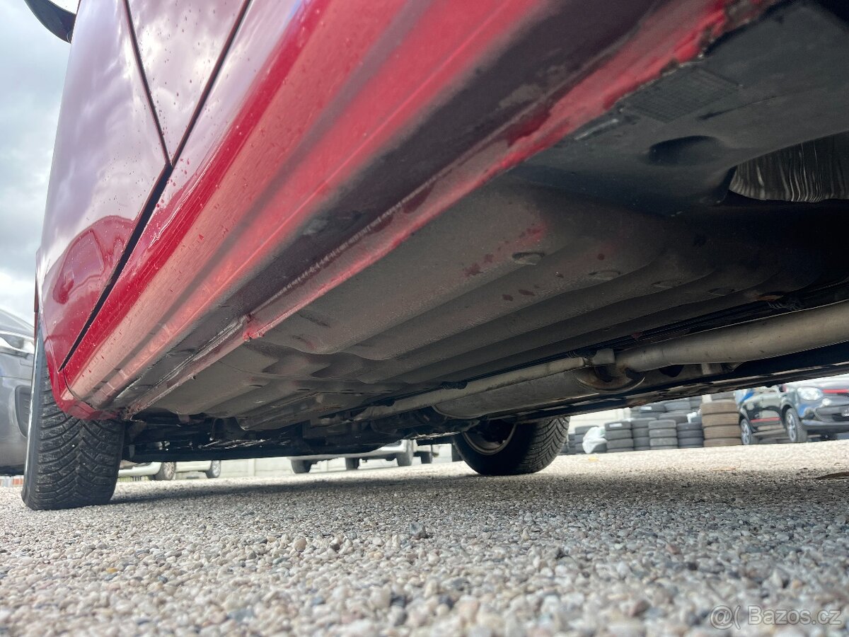 Alfa Romeo 147 1.6i 77kw, 105 000km - 13