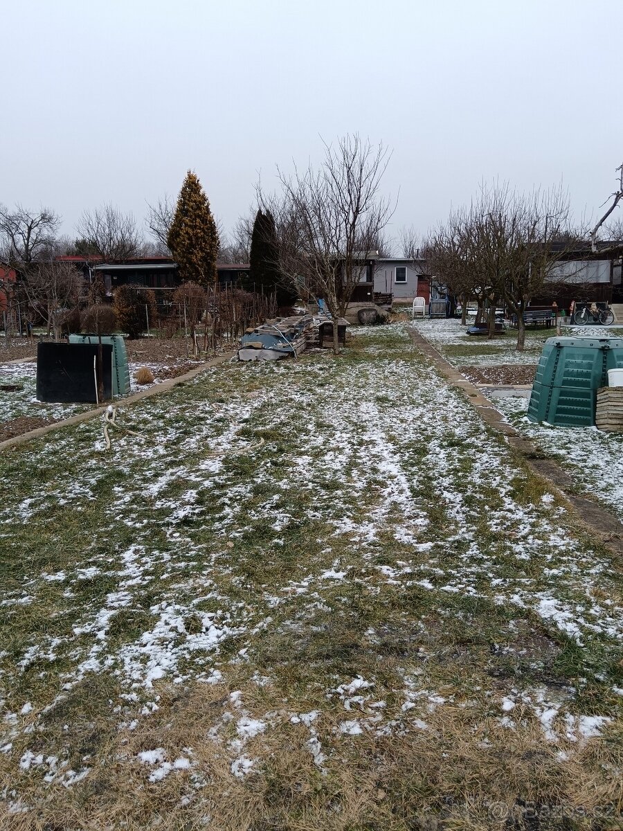 Zahrada s chatou, Otrokovice - 13