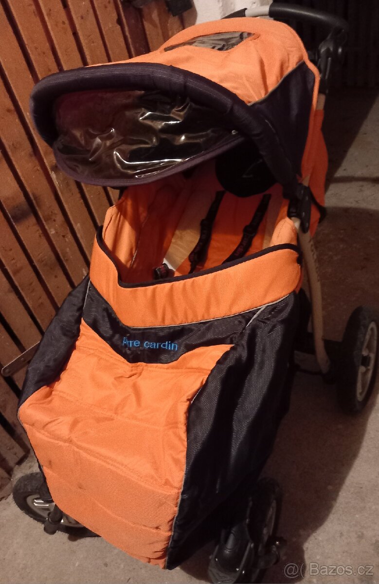 Kočárek dvoukombinace Pierre Cardin - 13