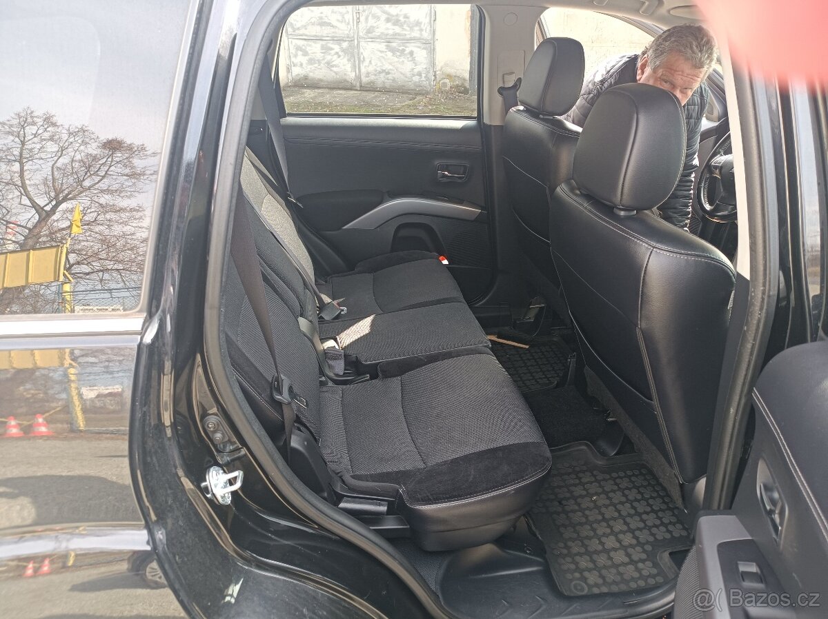 Mitsubishi outlander 2.2 DI-D,4x4,rok 2011 - 13