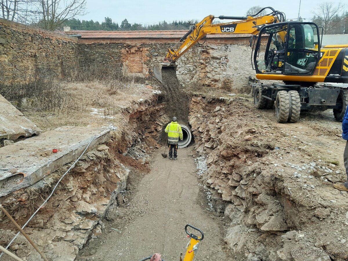 Strojník kolových a pásových rypadla JCB - 13
