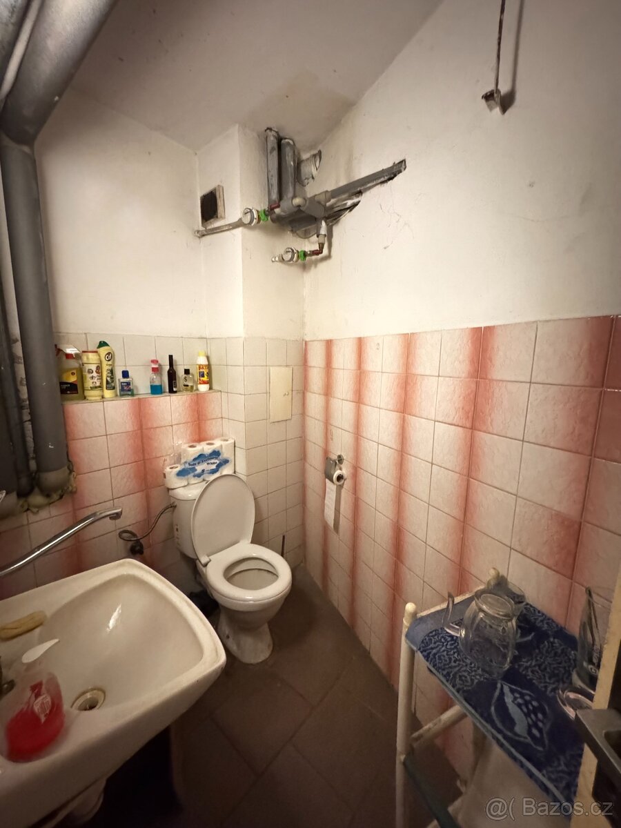 Prodej prostorné garáže - 13