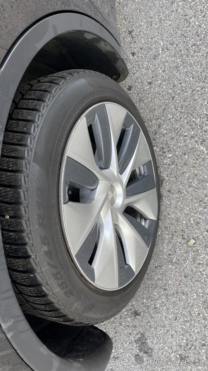 Tesla Model Y RWD (2022) - 13