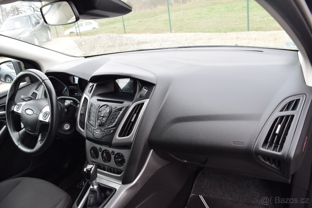 Ford Focus 1.0 i 92KW PO ROZVODECH PO STK - 13