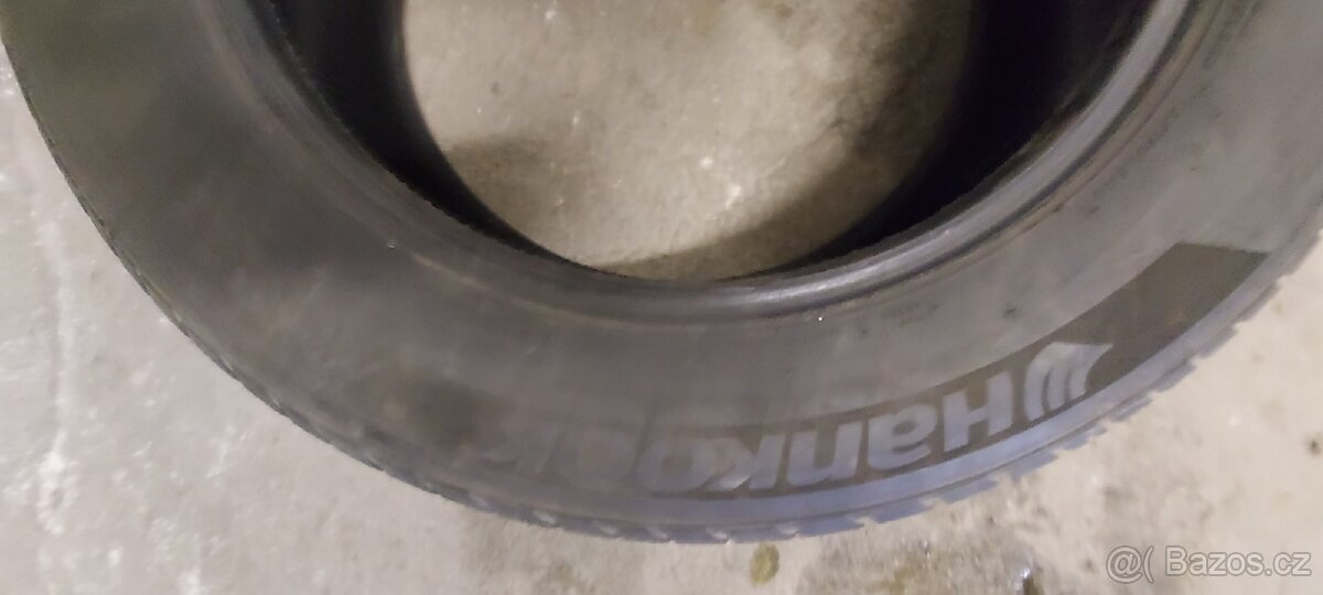Prodám zimní pneu Hankook 235/60/18 - 13