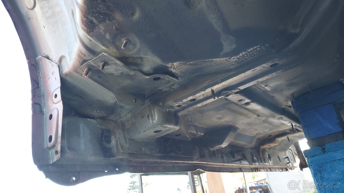 Nissan D40 – Karoserie - 13