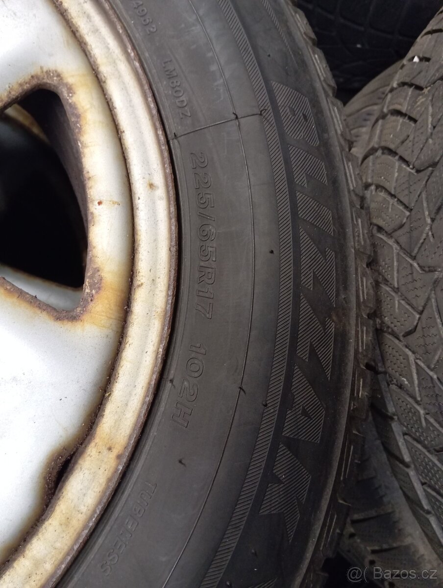 225/65/17 Bridgestone Blizzard - 13