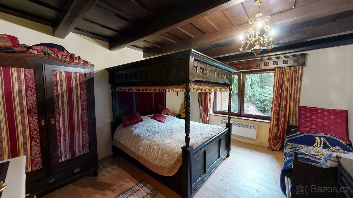 Chalupa po úspešnom režisérovi v obci Stará Turá-časť Papaď - 13