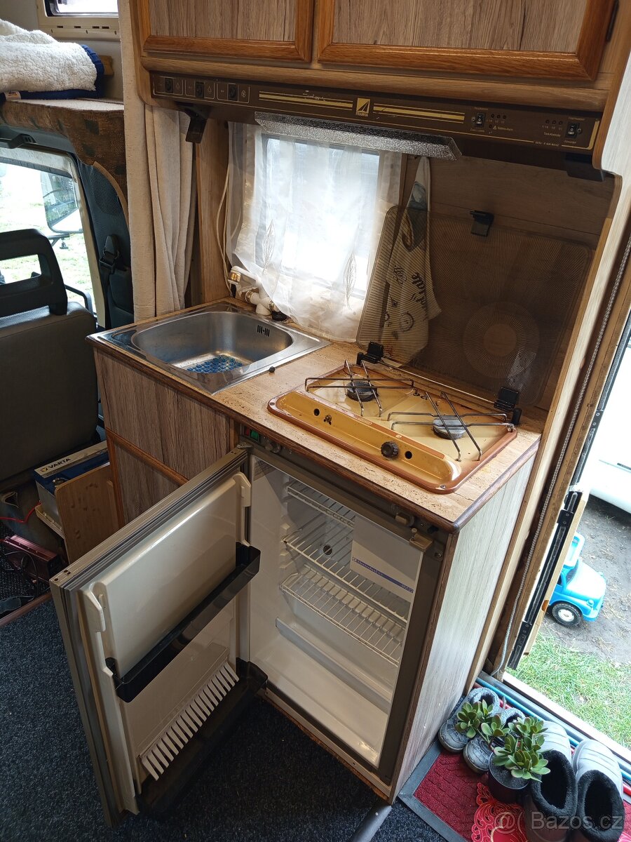 OBYTNÉ AUTO MERCEDES 100D VÝMĚNA MOŽNÁ - 13