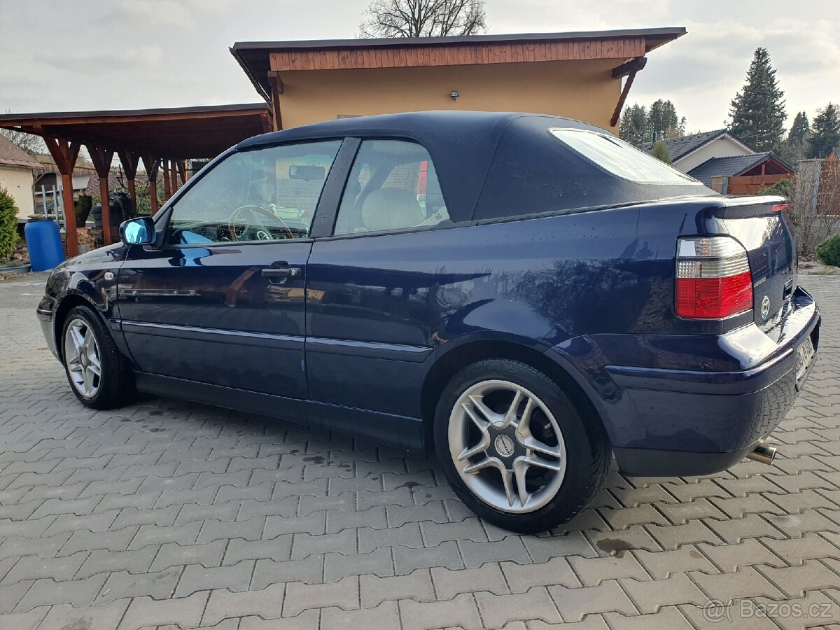 VW Golf 3,5 cabrio 1.6 74kW
- 13