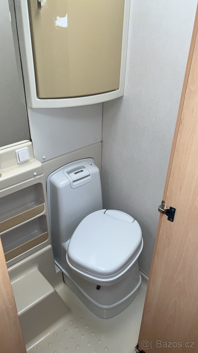 KARAVAN CHATEAU CALISTA rok 2001 - 13