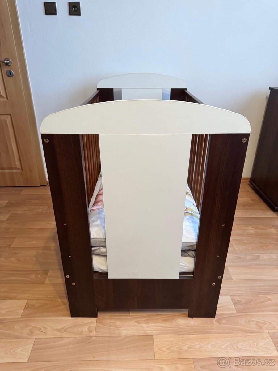 Přebalovací pult a postýlka Klupš Safari, ořech - bílá - 13