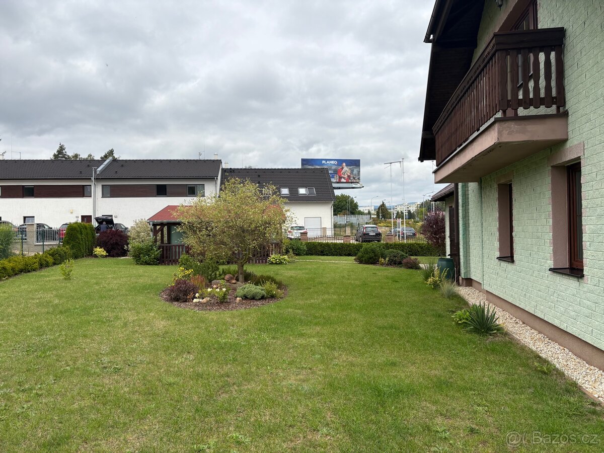 Rodinný dům s bazénem a krbem – Karlovy Vary - 13