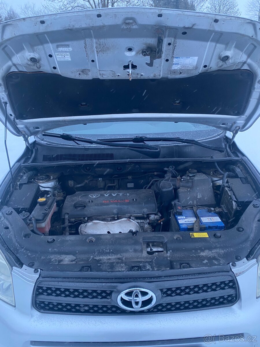 Toyota RAV4 2.0i - 13
