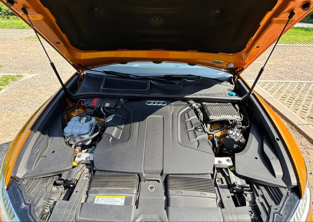 Audi Q8 50TDI QUATTRO S-LINE, s DPH - 13