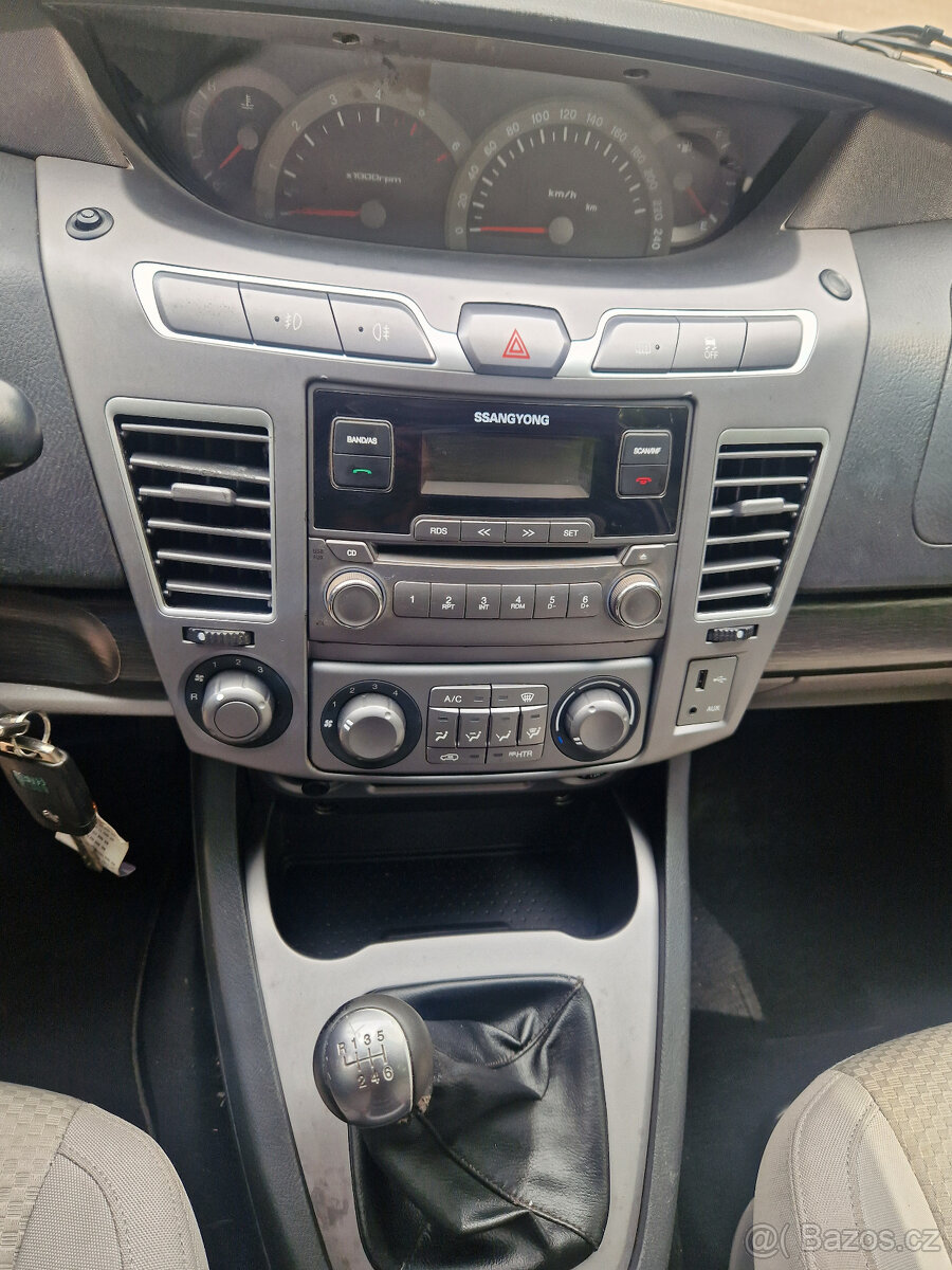 SsangYong Rodius 2.2 XDi - 7.míst 2017 - 13