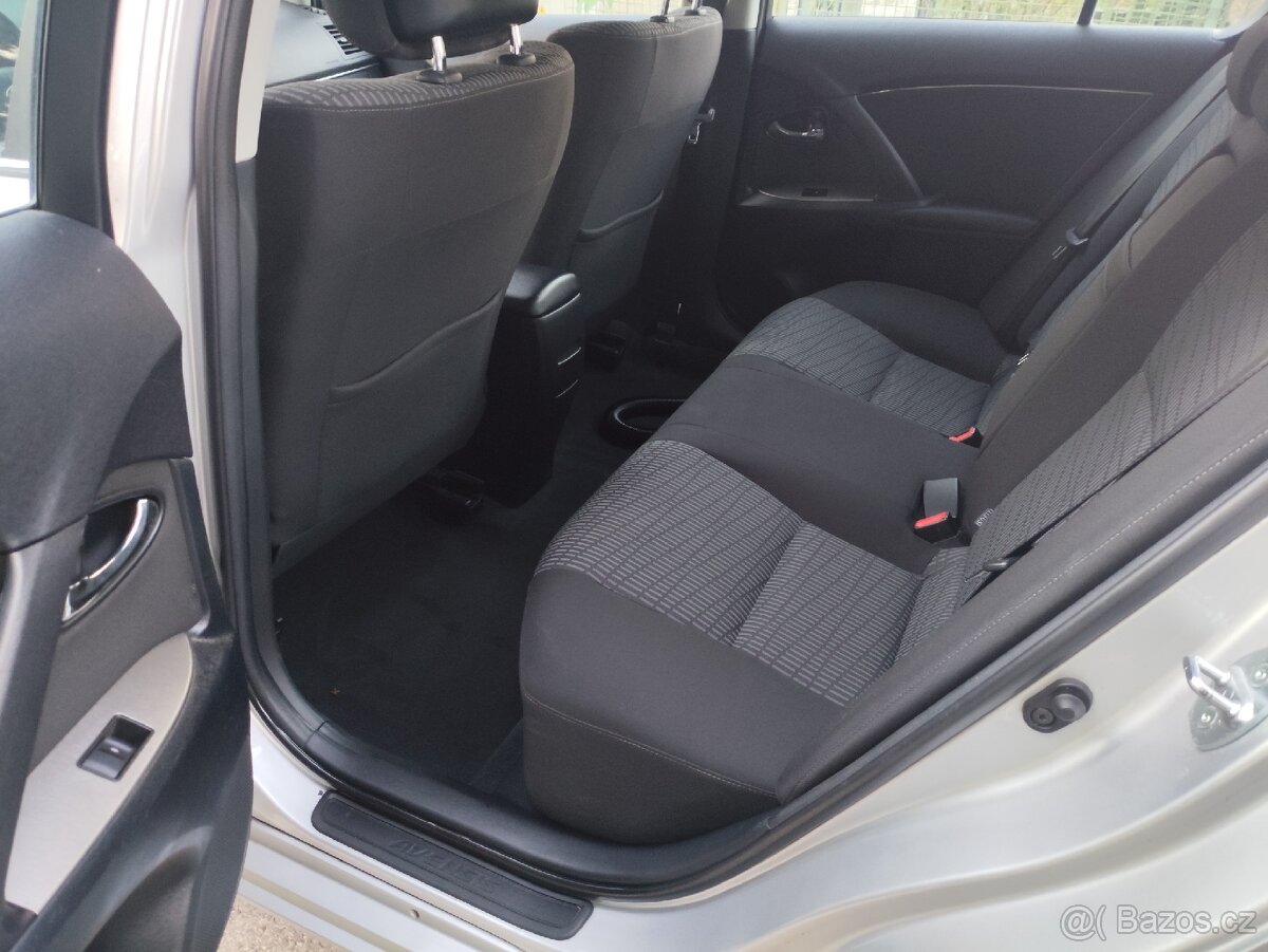 Toyota Avensis 1.6 VVTi - 13