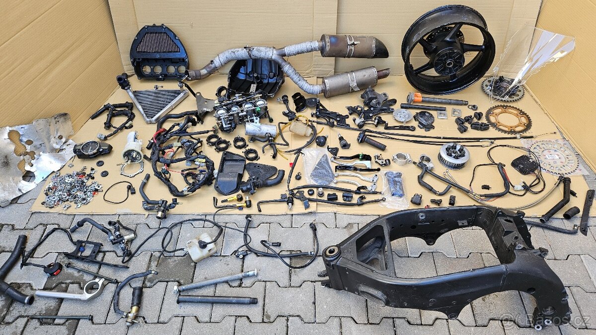 Náhradní díly Yamahu R1 04-06 - 13