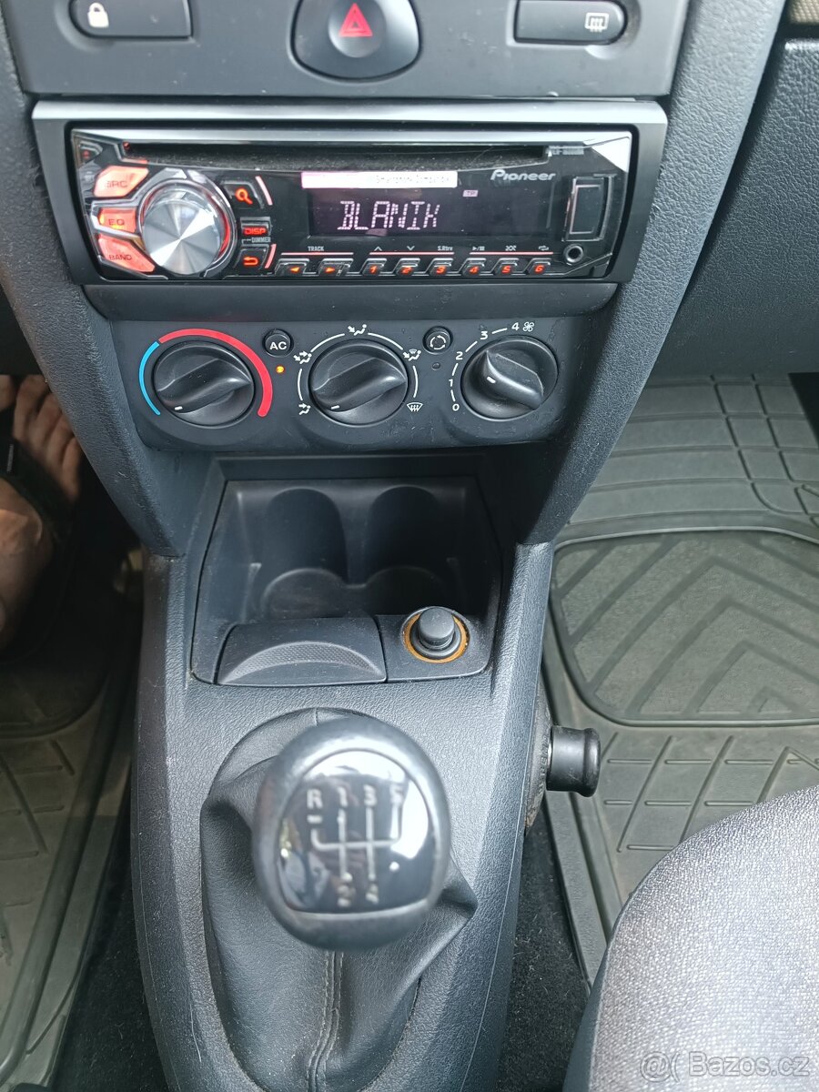 Renault Clio II 1.2 43KW třídveřový nová STK - 13