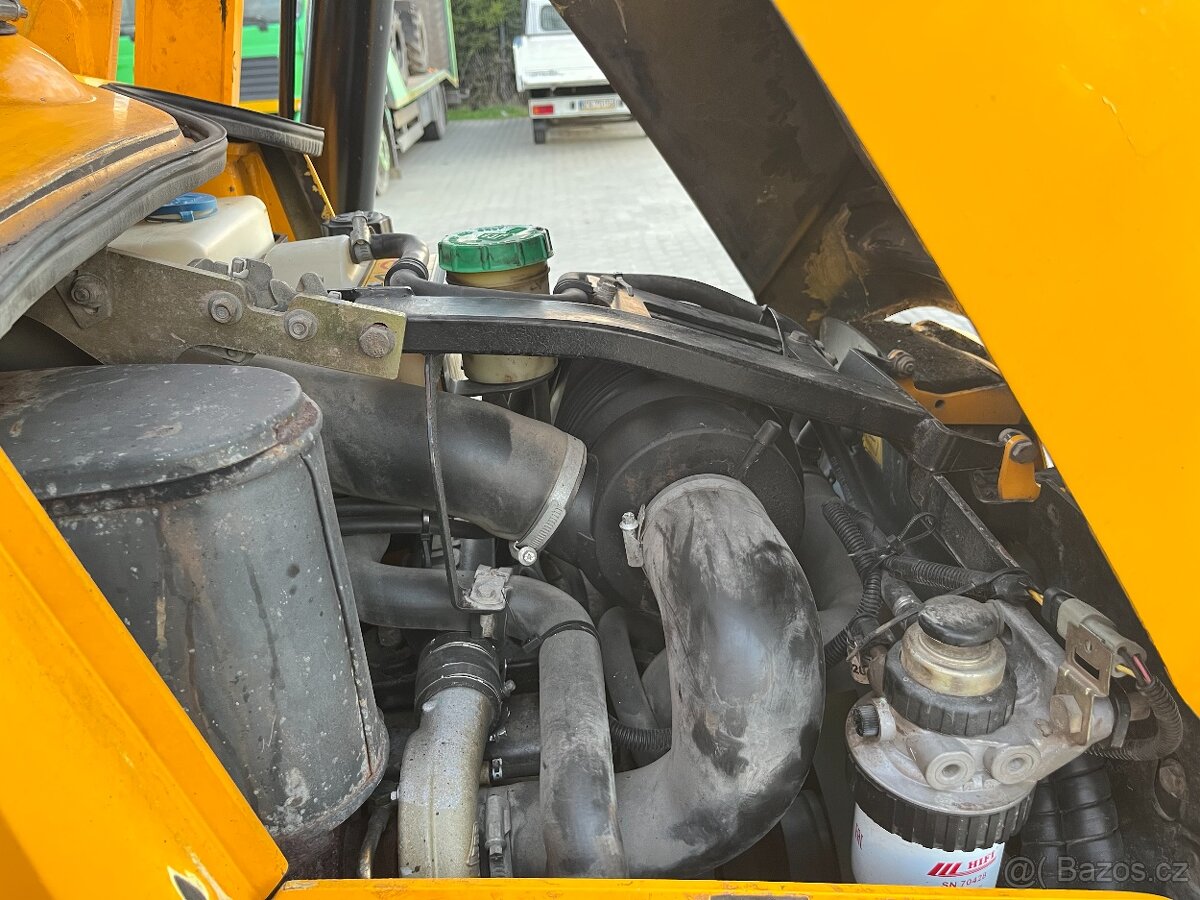 Rýpadlo-nakladač JCB 2CX Streetmaster, 3CX Compact - 13