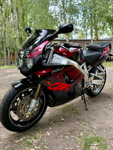 Honda CBR900RR Fireblade SC28 - 13