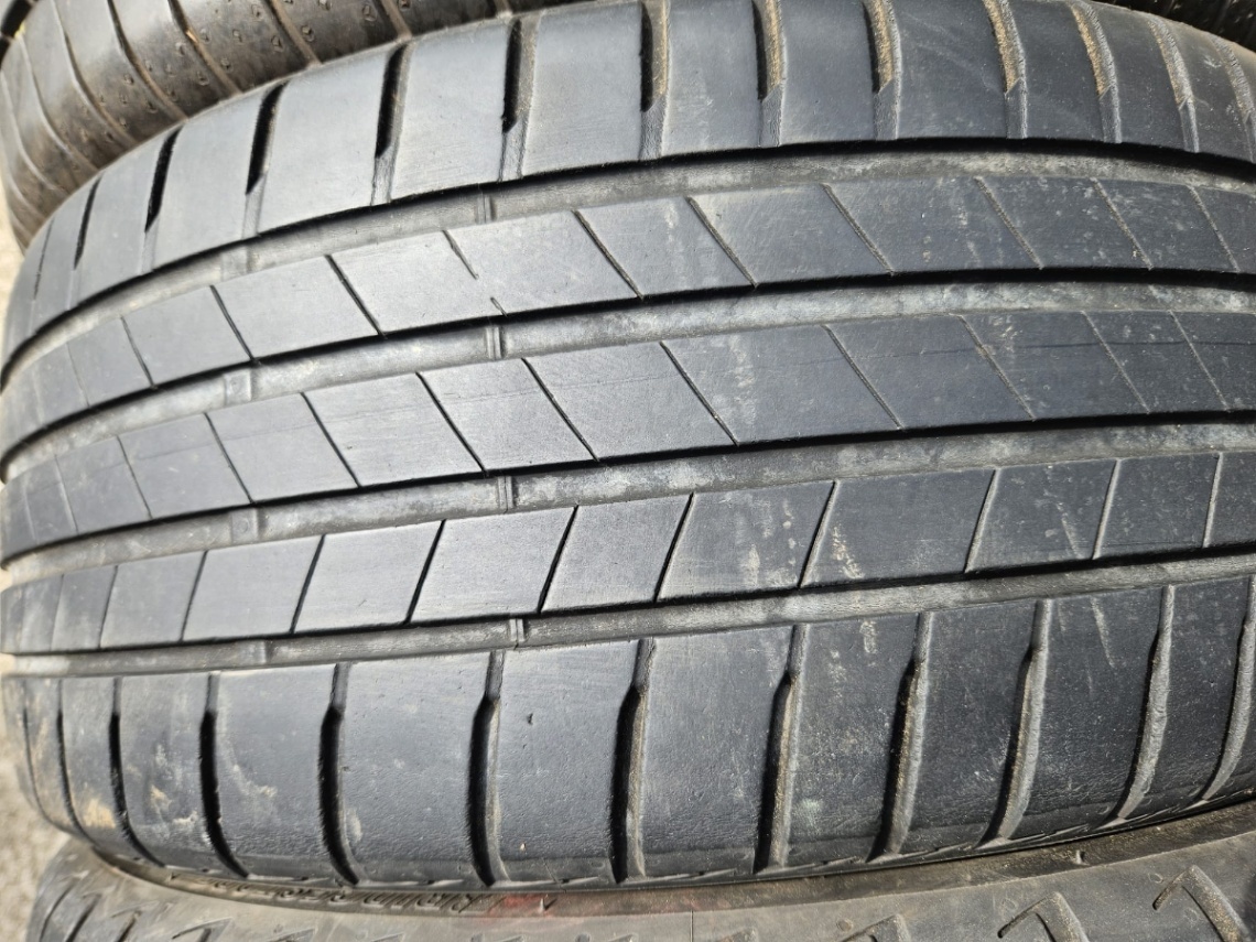 215/40R18 - 13