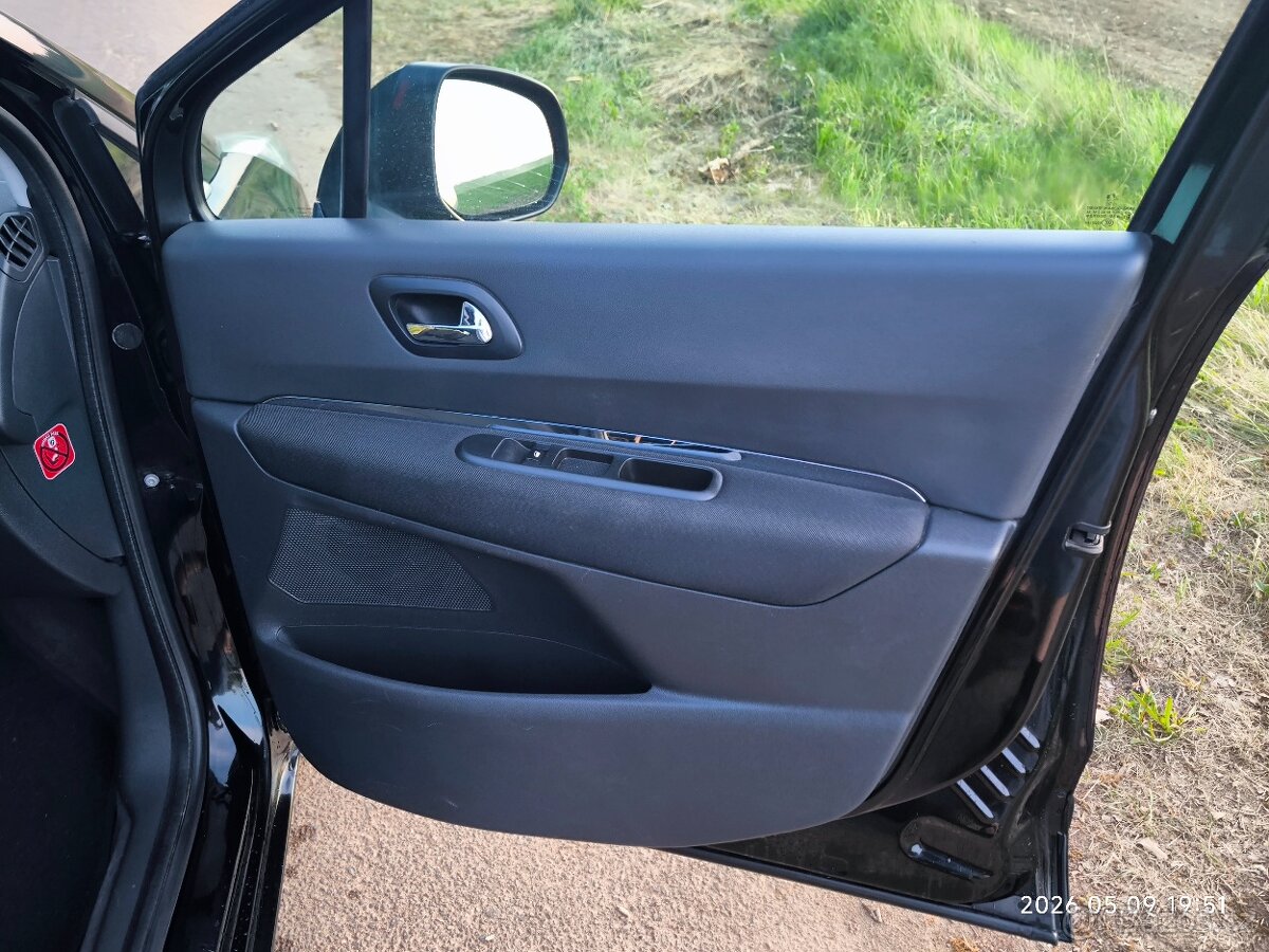 Peugeot 5008 1.6HDi - 13