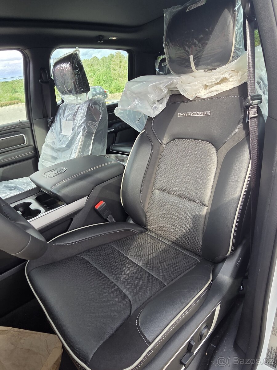 Dodge Ram 1500 Laramie 4x4 Hemi V8 - 13